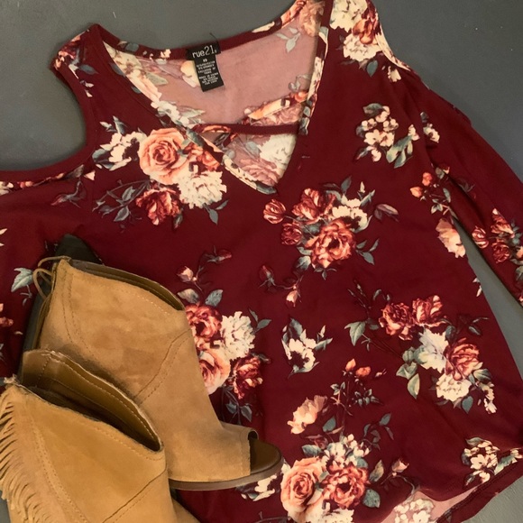 Rue 21 super cute floral red shirt, - Picture 1 of 8